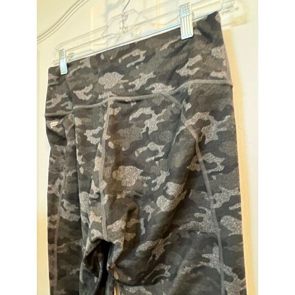 Fabletics PowerHold Leggings Pocket Camo - Picture 8 of 9
